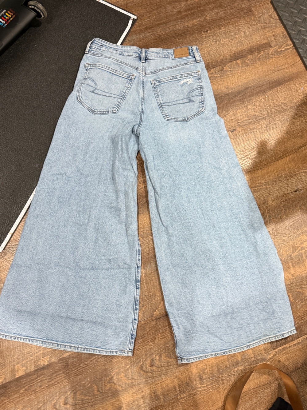 American Eagle Outfitters Light Blue Wide-Leg Jeans - Picture 4 of 6